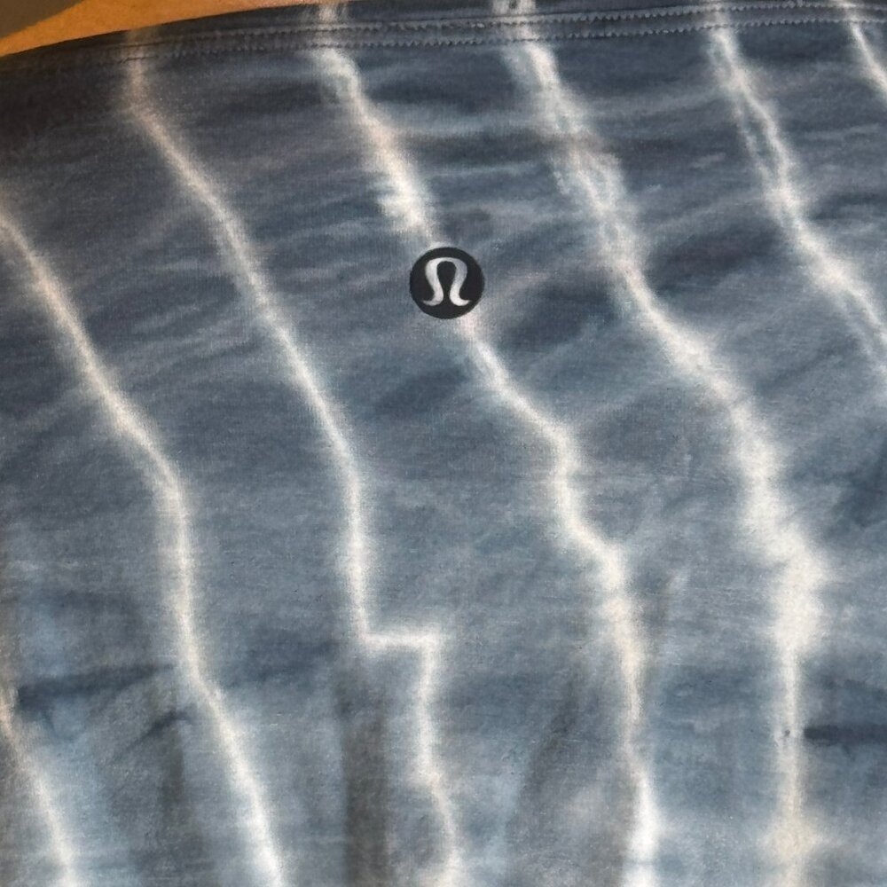 Lululemon Back In Action Long Sleeve Shirt Shibori Square Ocean Air True Navy L - Picture 6 of 9
